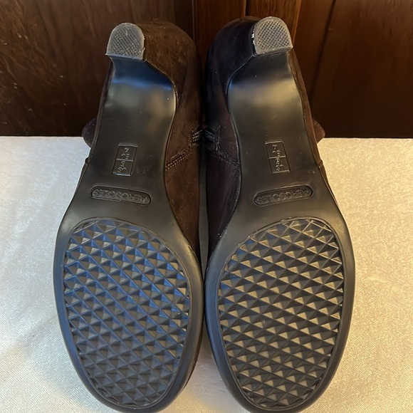 Aerosoles Ankle Boots Brown Healed Suede size 6 Like New - Picture 7 of 10